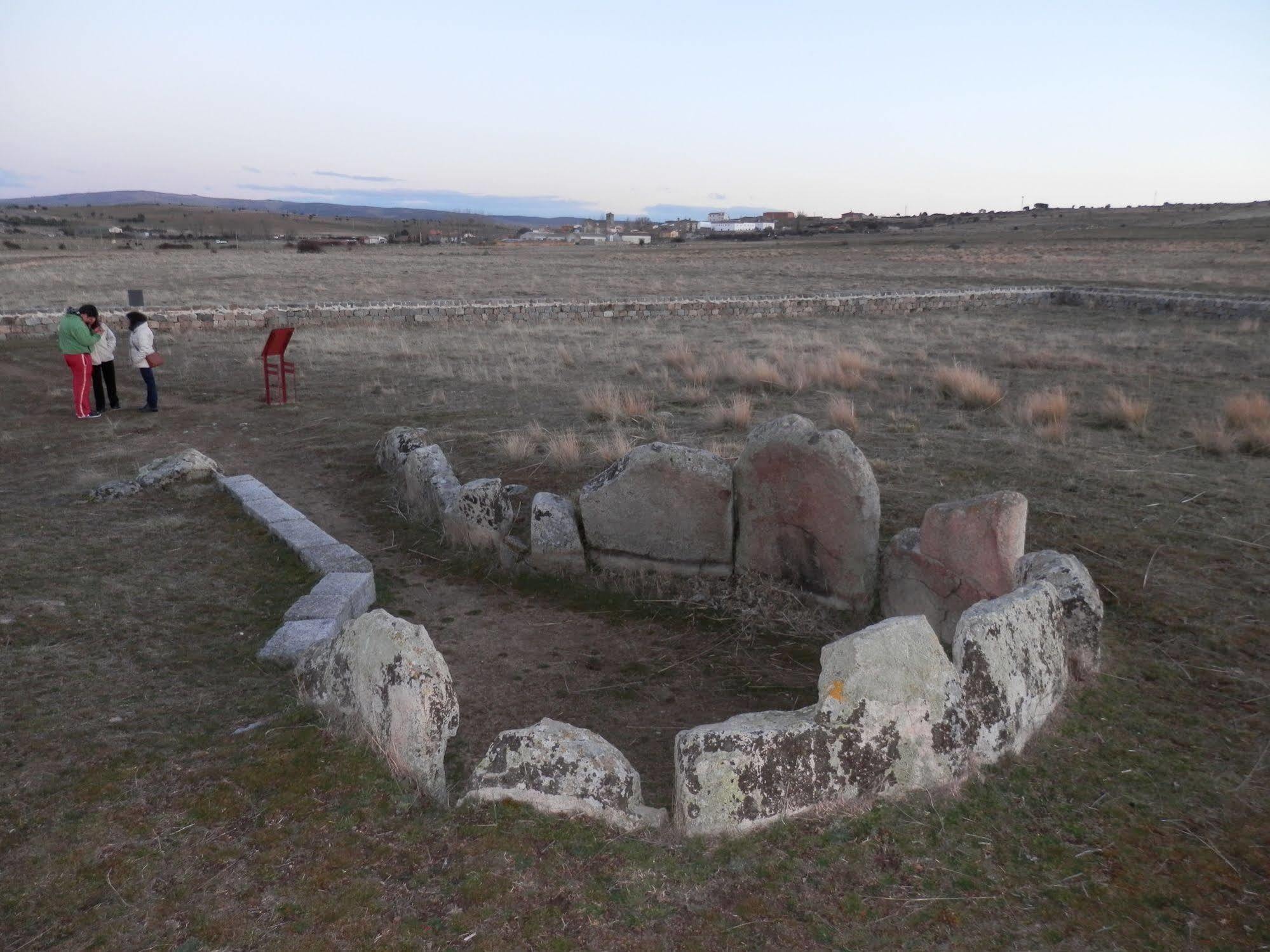 Casa Rural El Dolmen Bernuy-Salinero Exteriér fotografie